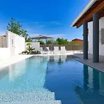 Lovely App In Villa With Pool, Fontane Bianche